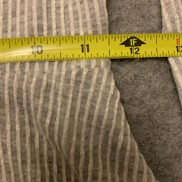 Cute Crossover Style with Decorative Tie - Picture 8 of 8